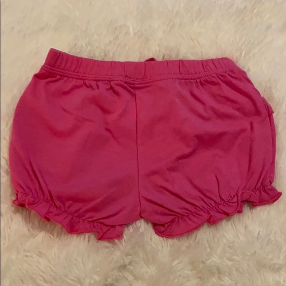 Plain pink ruffle shorts - Picture 3 of 3